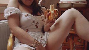 SOLO FEMALE – Banana games.